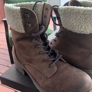 Combat boots